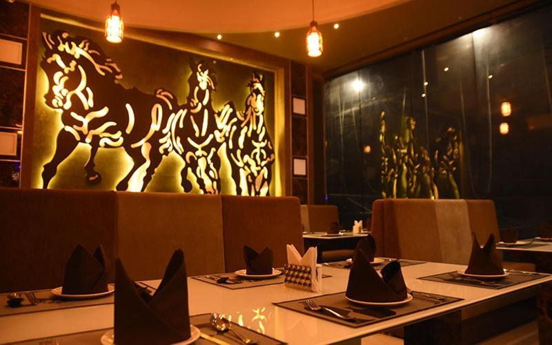 Hotel Royal City Siliguri Eksteriør billede