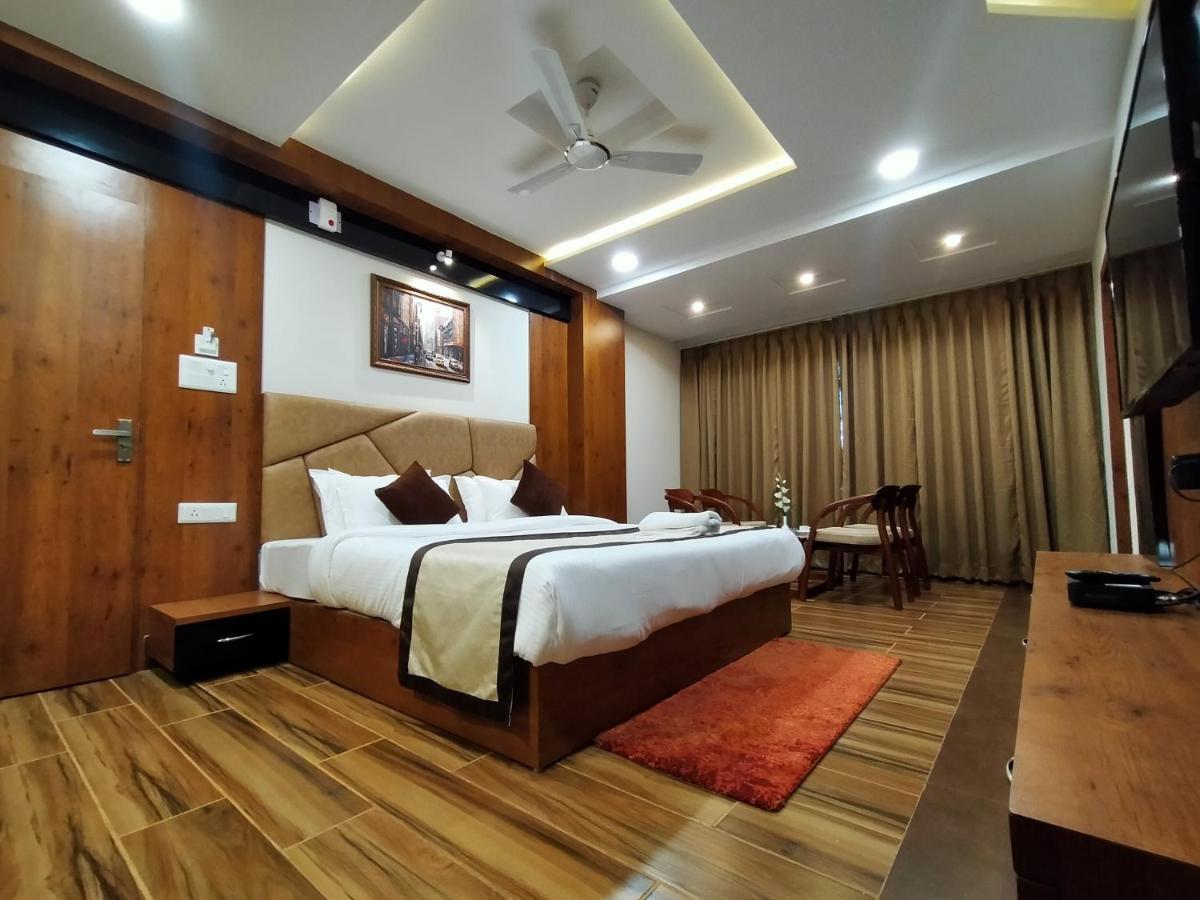 Hotel Royal City Siliguri Eksteriør billede