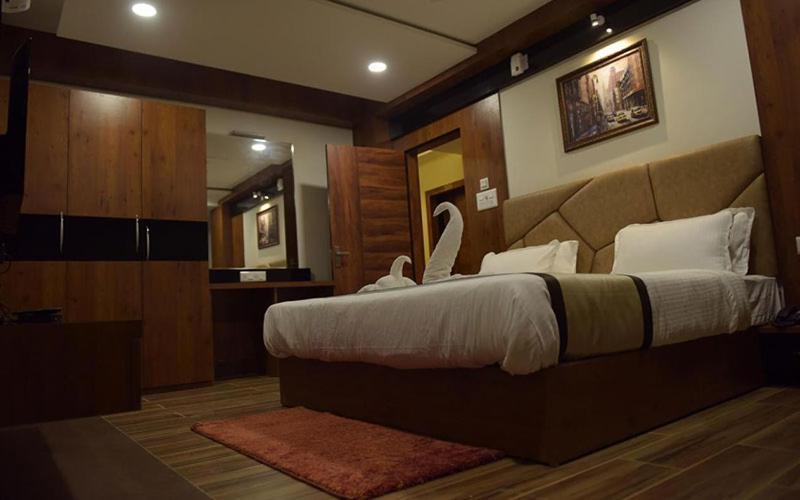 Hotel Royal City Siliguri Eksteriør billede