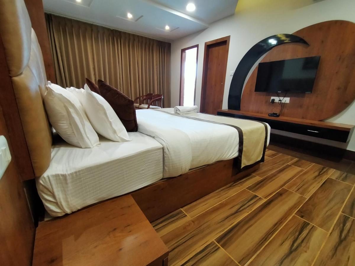 Hotel Royal City Siliguri Eksteriør billede
