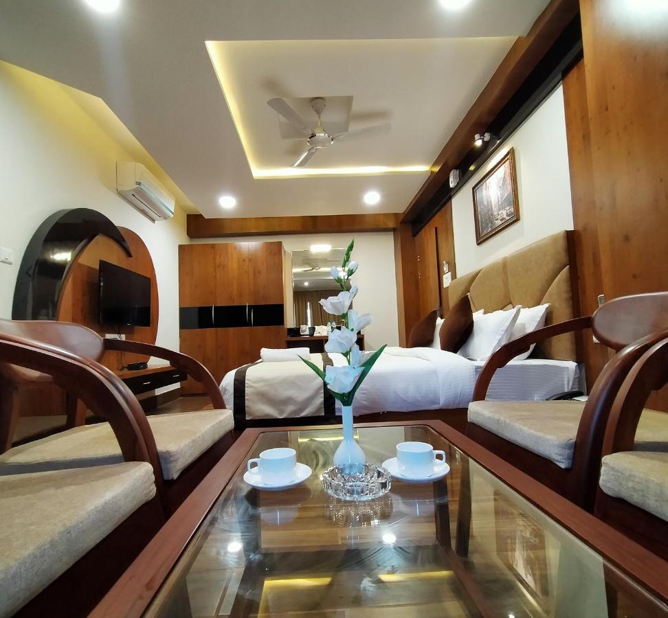 Hotel Royal City Siliguri Eksteriør billede