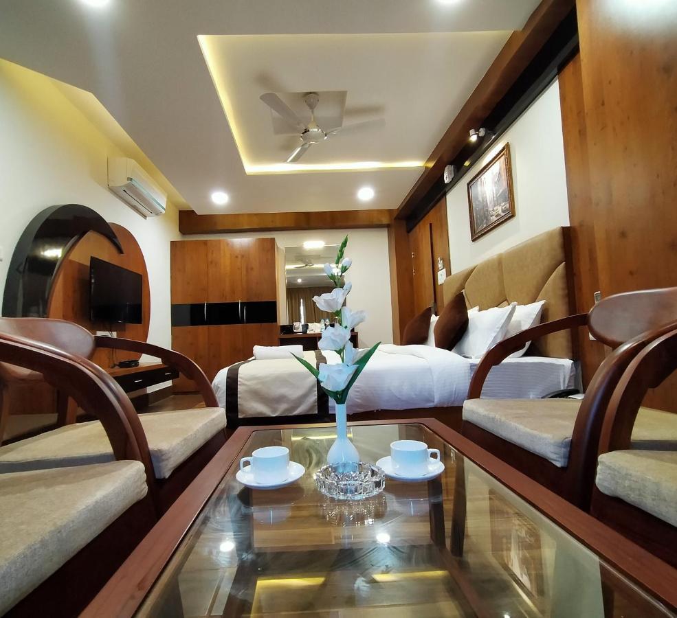 Hotel Royal City Siliguri Eksteriør billede
