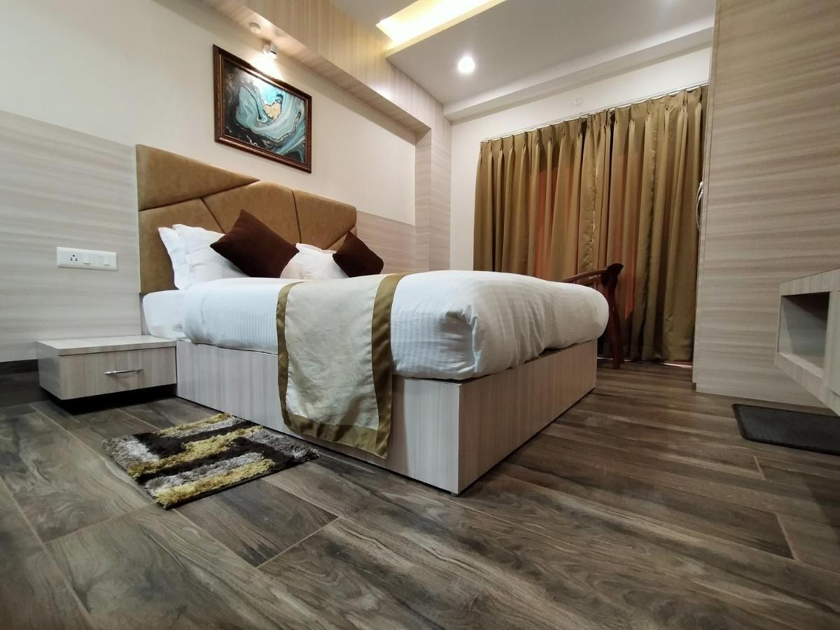 Hotel Royal City Siliguri Eksteriør billede