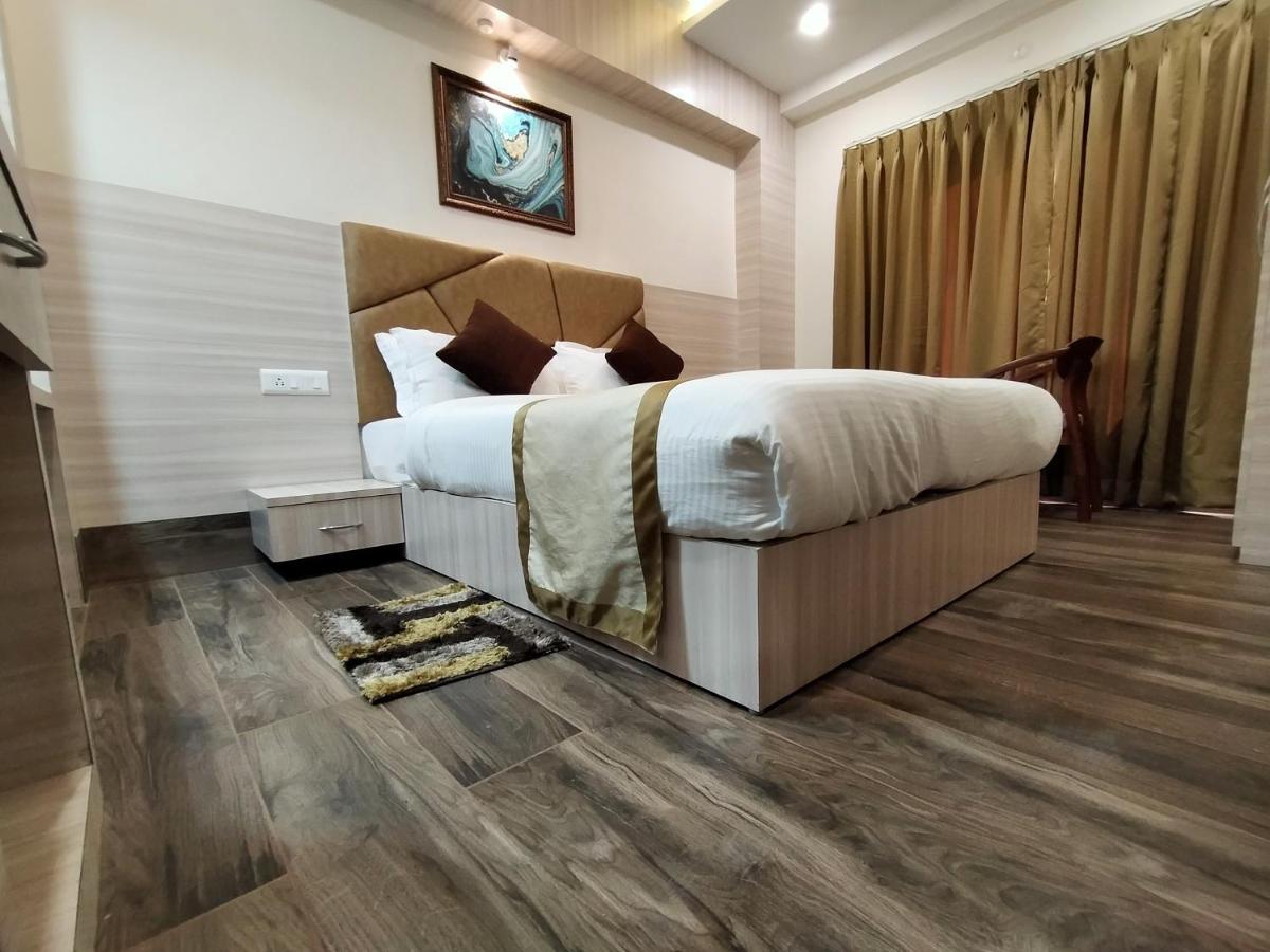 Hotel Royal City Siliguri Eksteriør billede